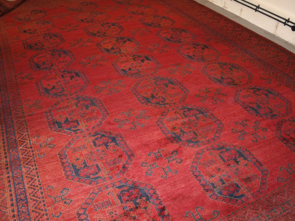ANTIQUE AFGHAN ERSARI CARPET OF VERY LARGE SIZE WITH SUPERB ROSE MADDER COLOUR, CIRCA 1900. View IV