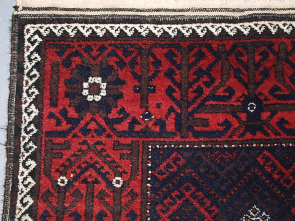 OLD AFGHAN BALUCH RUG WITH REPEAT DESIGN AND CLASSIC BALUCH BORDER, CIRCA 1920. View III