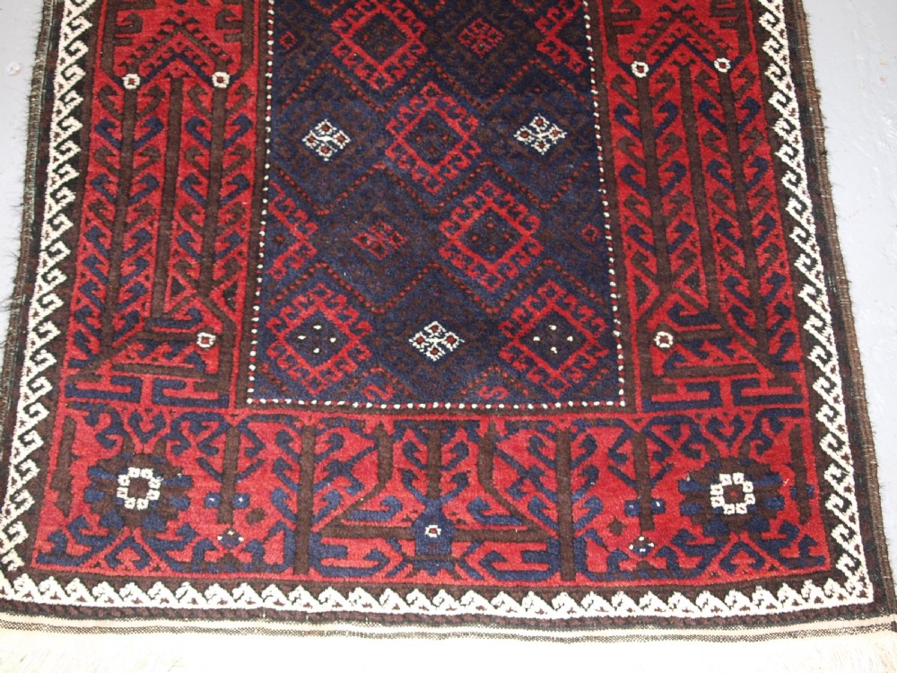 OLD AFGHAN BALUCH RUG WITH REPEAT DESIGN AND CLASSIC BALUCH BORDER, CIRCA 1920. View VI