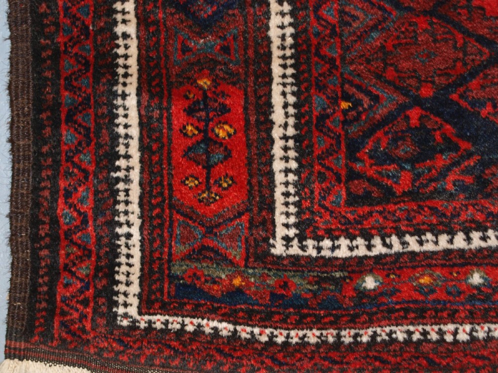ANTIQUE BALUCH RUG WITH FINE DIAMOND LATTICE DESIGN, INTERESTING BORDER, CIRCA 1900. View XII