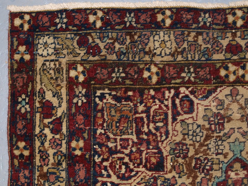 ANTIQUE PERSIAN KIRMAN RUG OF SMALL SIZE, FINE WEAVE AND PLEASING COLOUR, CIRCA 1900. View III