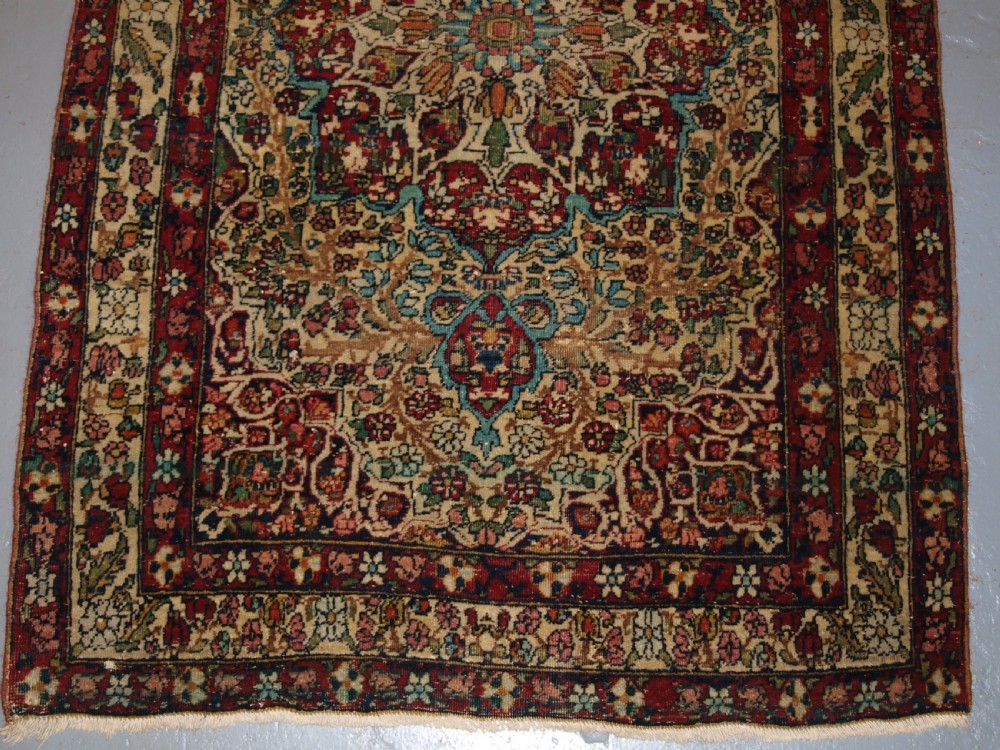 ANTIQUE PERSIAN KIRMAN RUG OF SMALL SIZE, FINE WEAVE AND PLEASING COLOUR, CIRCA 1900. View VI
