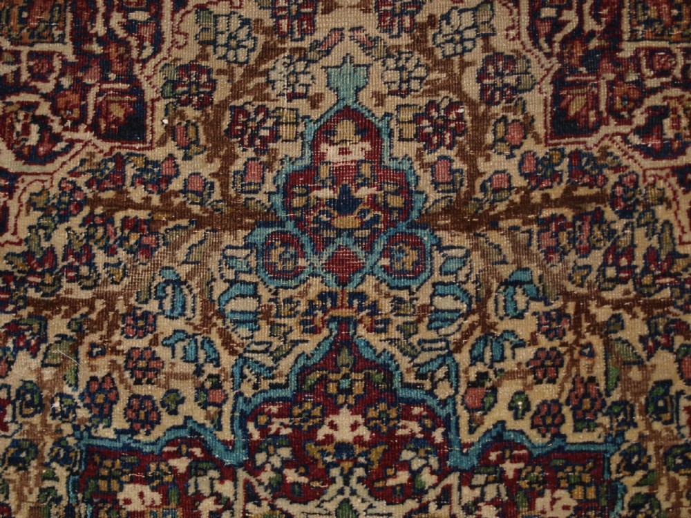 ANTIQUE PERSIAN KIRMAN RUG OF SMALL SIZE, FINE WEAVE AND PLEASING COLOUR, CIRCA 1900. View VII