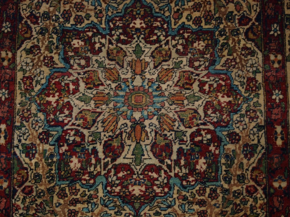 ANTIQUE PERSIAN KIRMAN RUG OF SMALL SIZE, FINE WEAVE AND PLEASING COLOUR, CIRCA 1900. View VIII