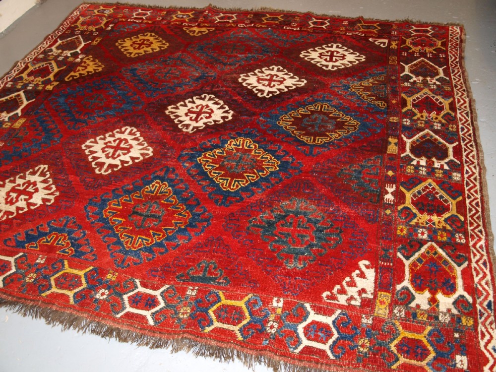 VERY RARE SMALL MAIN CARPET, CENTRAL ASIAN KIRGHYZ OR TURKMEN, MID 19TH CENTURY OR EARLIER. View II