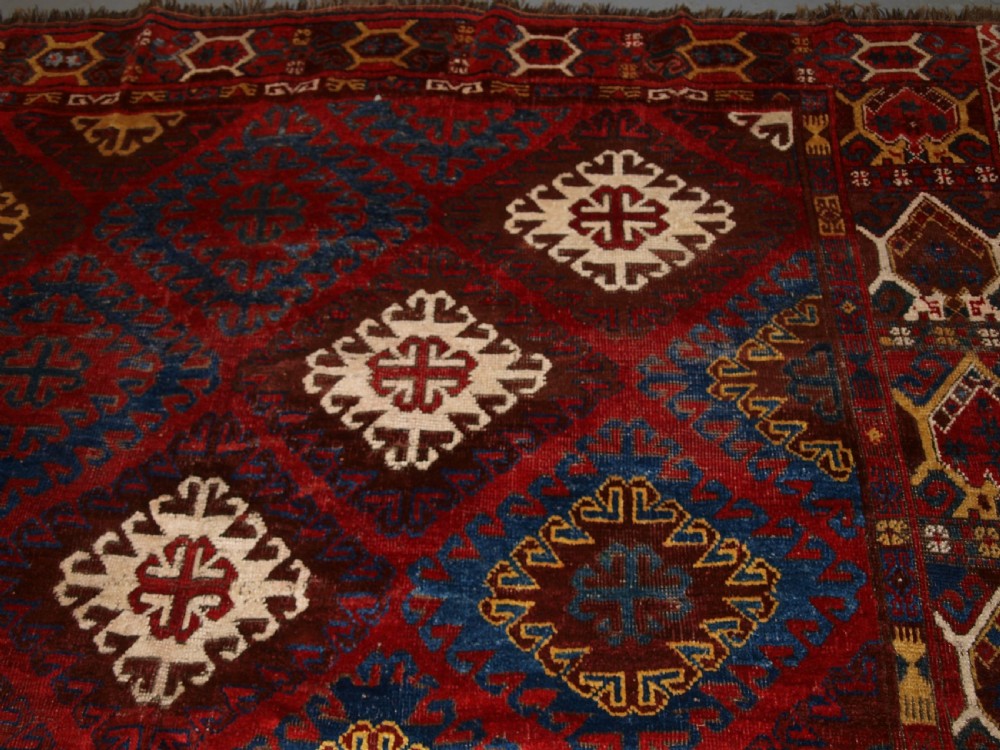 VERY RARE SMALL MAIN CARPET, CENTRAL ASIAN KIRGHYZ OR TURKMEN, MID 19TH CENTURY OR EARLIER. View VIII