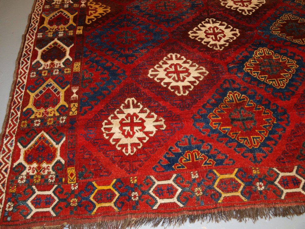 VERY RARE SMALL MAIN CARPET, CENTRAL ASIAN KIRGHYZ OR TURKMEN, MID 19TH CENTURY OR EARLIER. View X