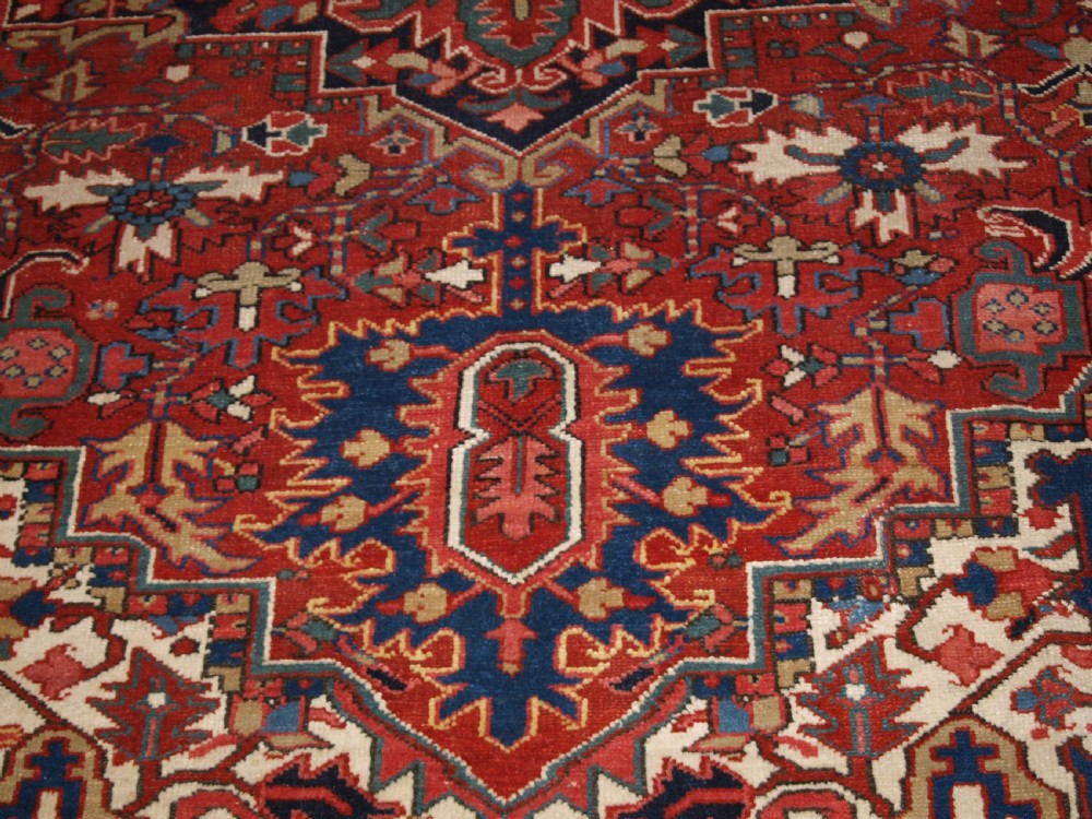 ANTIQUE PERSIAN HERIZ CARPET WITH SUPERB COLOURS, SQUARE SIZE, IDEAL FURNISHING CARPET, CIRCA 1900. View XI