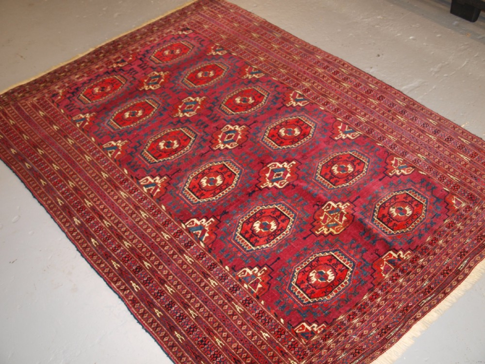 ANTIQUE TEKKE OR SARYK TURKMEN RUG, COCHINEAL DYES, BEAUTIFUL COLOURS, CIRCA 1890. View II