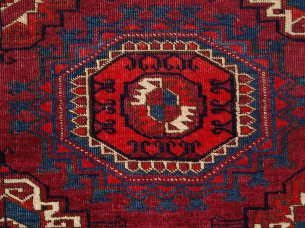 ANTIQUE TEKKE OR SARYK TURKMEN RUG, COCHINEAL DYES, BEAUTIFUL COLOURS, CIRCA 1890. View X