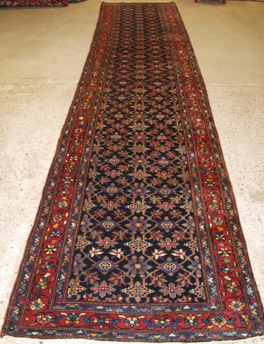 OLD PERSIAN HAMADAN REGION RUNNER, OVER 17 FEET LONG, MINA KHANI DESIGN, HARD WEARING, CIRCA 1920