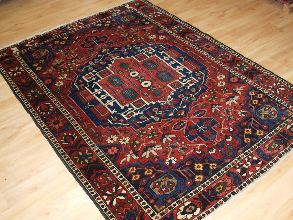 OLD PERSIAN BAKHTIARI VILLAGE RUG, SUPERB COLOURS AND CONDITION, CIRCA 1920.