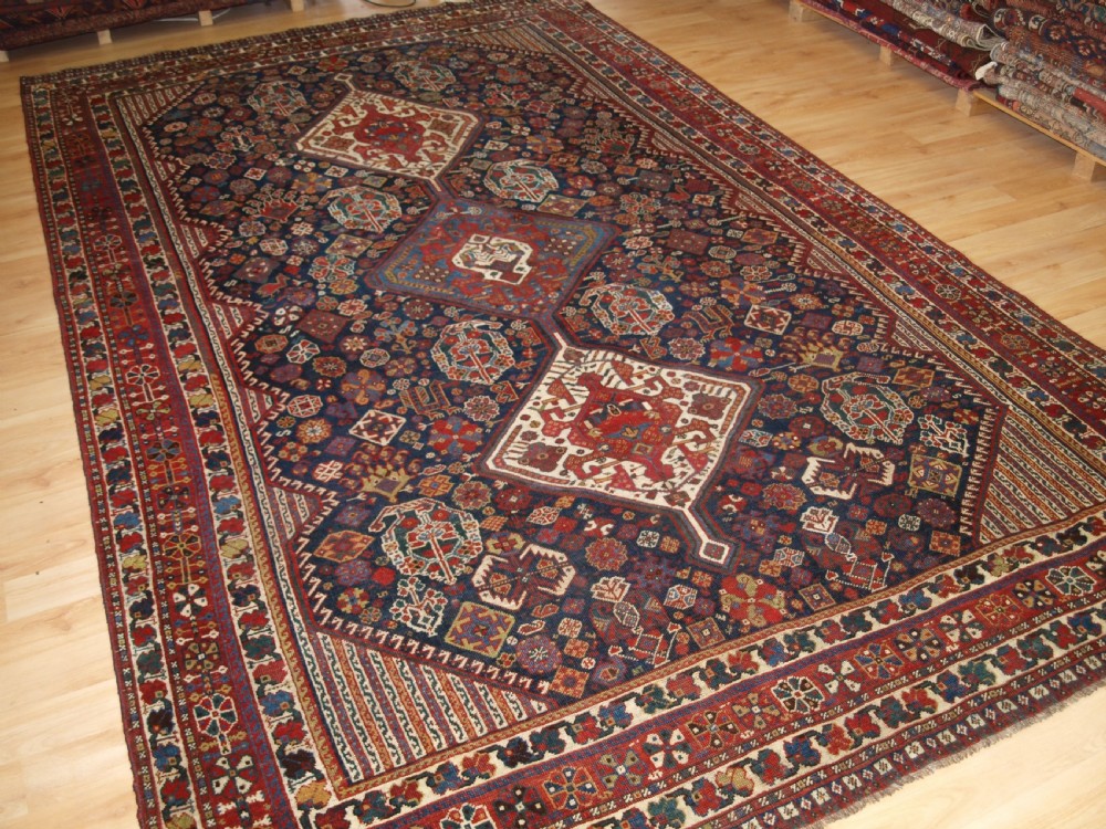 ANTIQUE SOUTH WEST PERSIAN TRIBAL CARPET BY THE KHAMSEH TRIBE, BEAUTIFUL TRIBAL DESIGN, CIRCA 1890.