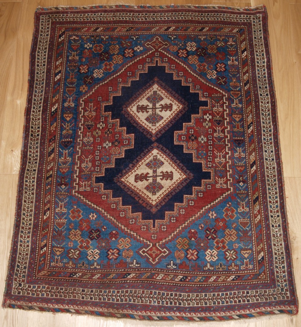 ANTIQUE PERSIAN AFSHAR RUG OF CLASSIC DESIGN, SMALL SIZE WITH GREAT COLOUR, LATE 19TH CENTURY.