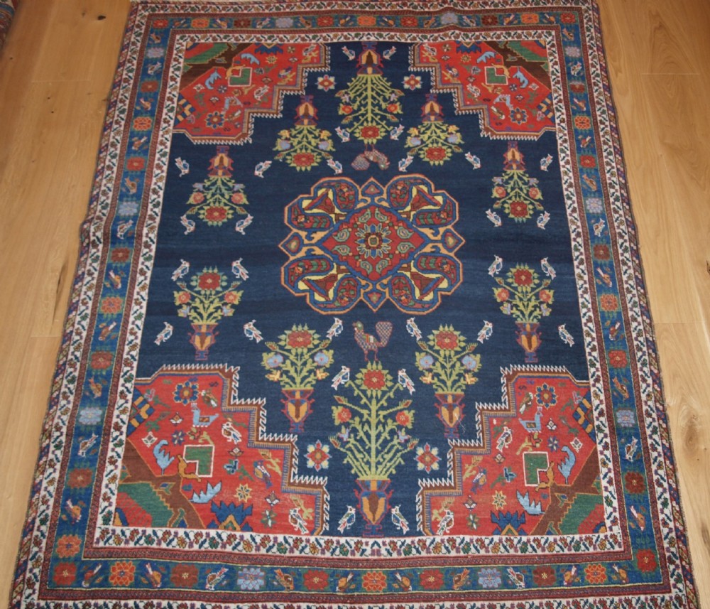 ANTIQUE PERSIAN AFSHAR RUG WITH VASE DESIGN, BIRDS AND FLOWERS, CIRCA 1900/20.