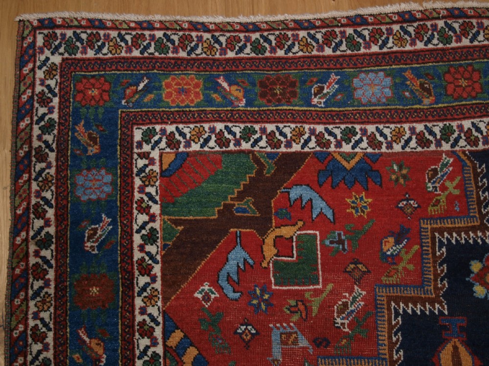 ANTIQUE PERSIAN AFSHAR RUG WITH VASE DESIGN, BIRDS AND FLOWERS, CIRCA 1900/20. View II