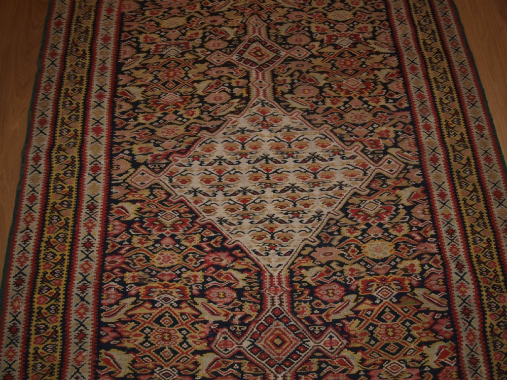 ANTIQUE SENNEH KILIM WITH MEDALLION DESIGN, SOFT COLOURS, CIRCA 1900. View IV