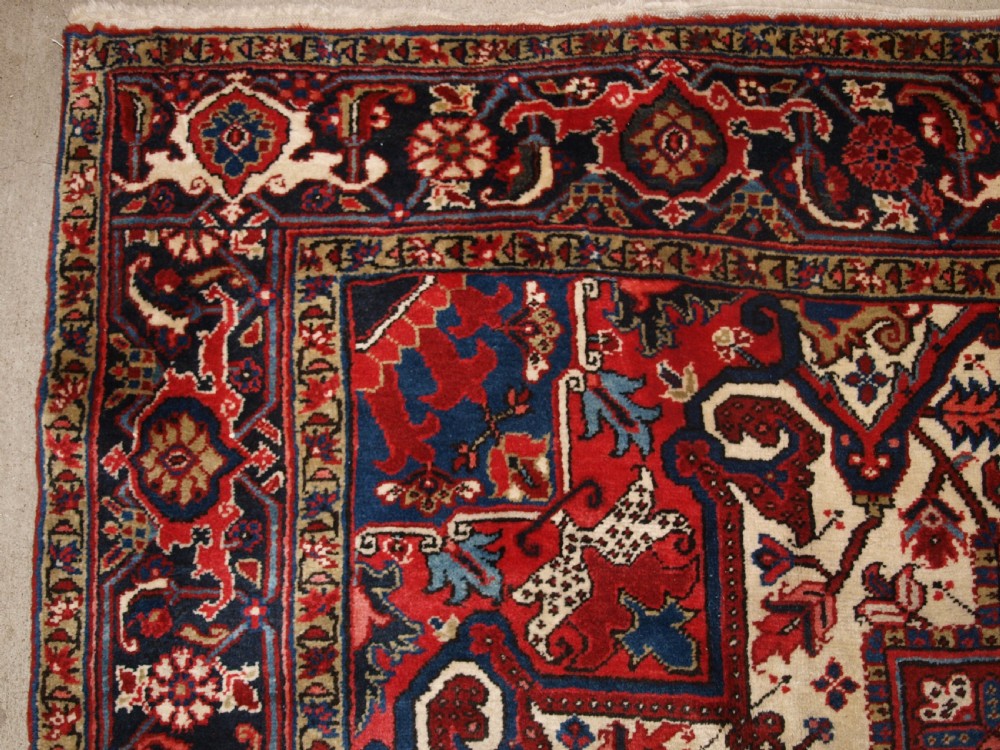 ANTIQUE PERSIAN HERIZ CARPET WITH GREAT COLOUR, EXCELLENT CONDITION, IDEAL FURNISHING CARPET, CIRCA 1920. View II