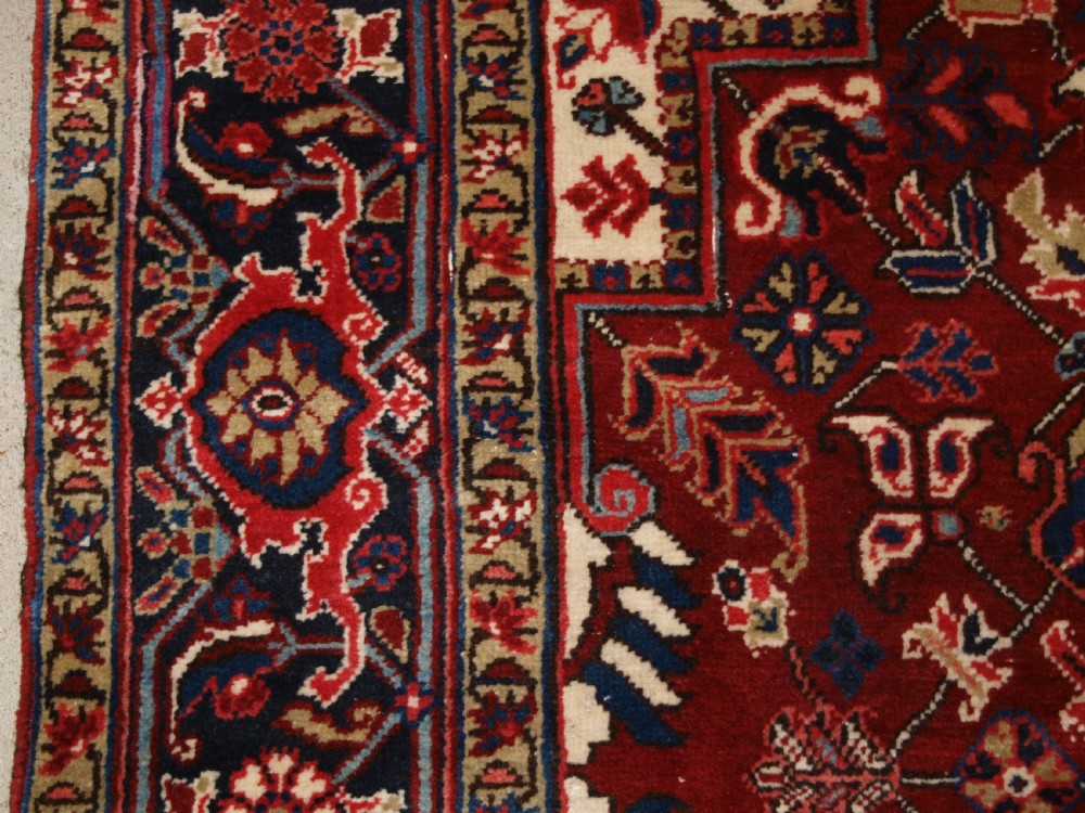 ANTIQUE PERSIAN HERIZ CARPET WITH GREAT COLOUR, EXCELLENT CONDITION, IDEAL FURNISHING CARPET, CIRCA 1920. View III