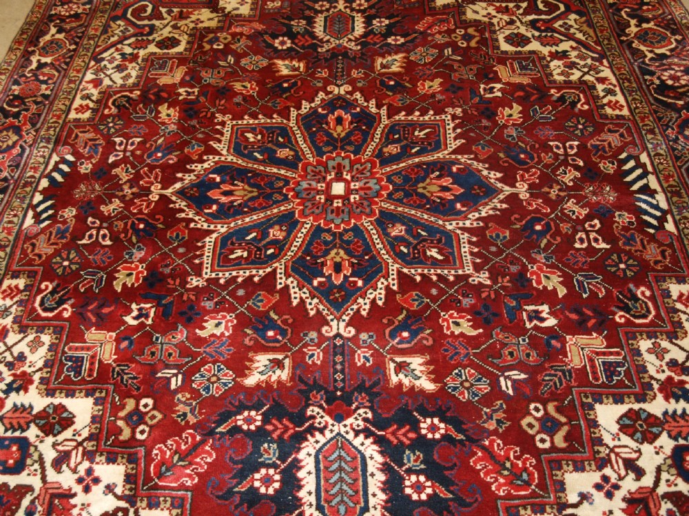 ANTIQUE PERSIAN HERIZ CARPET WITH GREAT COLOUR, EXCELLENT CONDITION, IDEAL FURNISHING CARPET, CIRCA 1920. View V