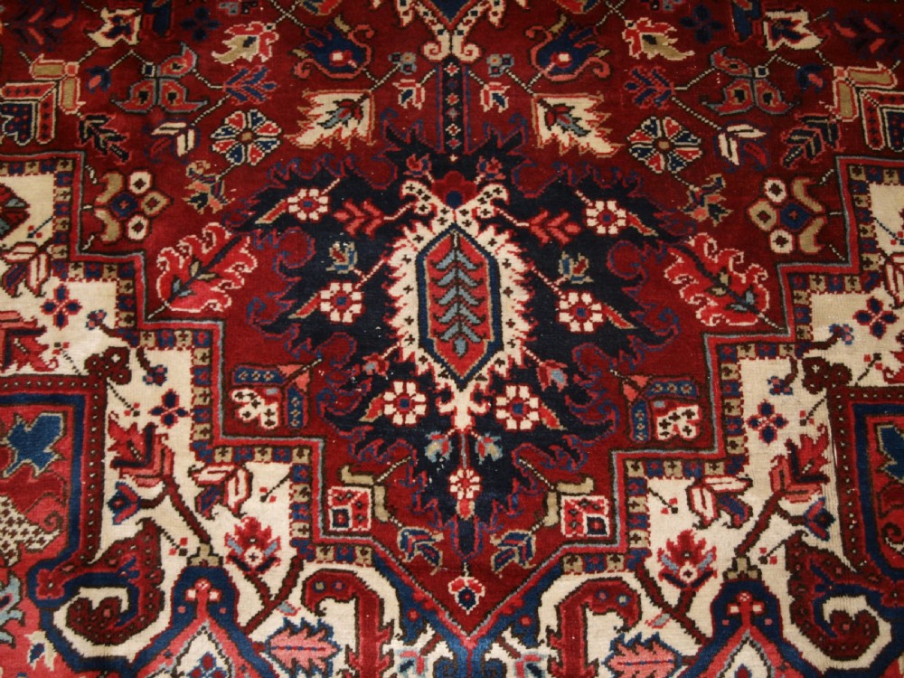 ANTIQUE PERSIAN HERIZ CARPET WITH GREAT COLOUR, EXCELLENT CONDITION, IDEAL FURNISHING CARPET, CIRCA 1920. View VIII