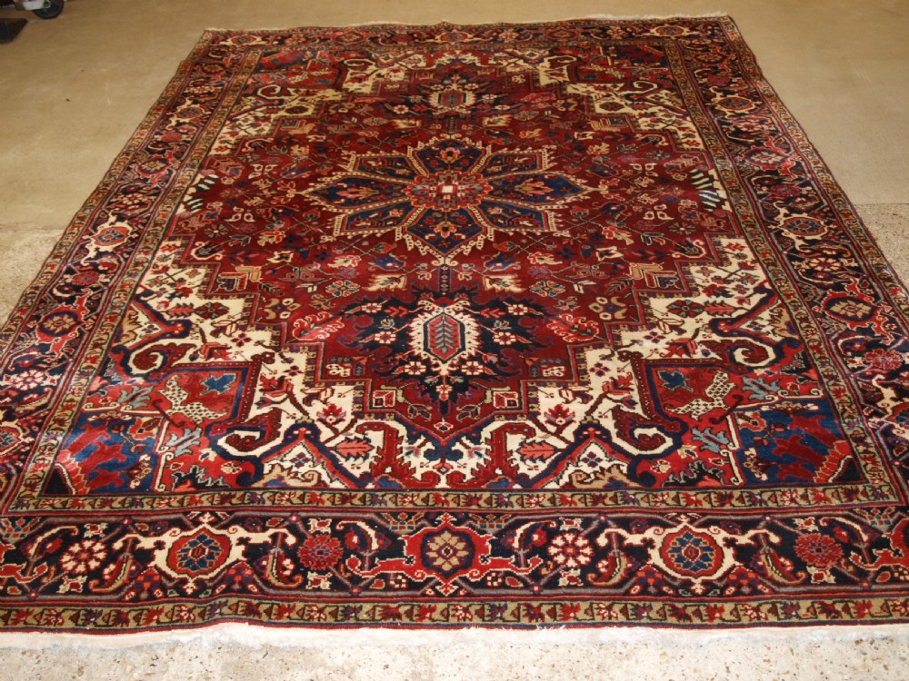 ANTIQUE PERSIAN HERIZ CARPET WITH GREAT COLOUR, EXCELLENT CONDITION, IDEAL FURNISHING CARPET, CIRCA 1920. View X