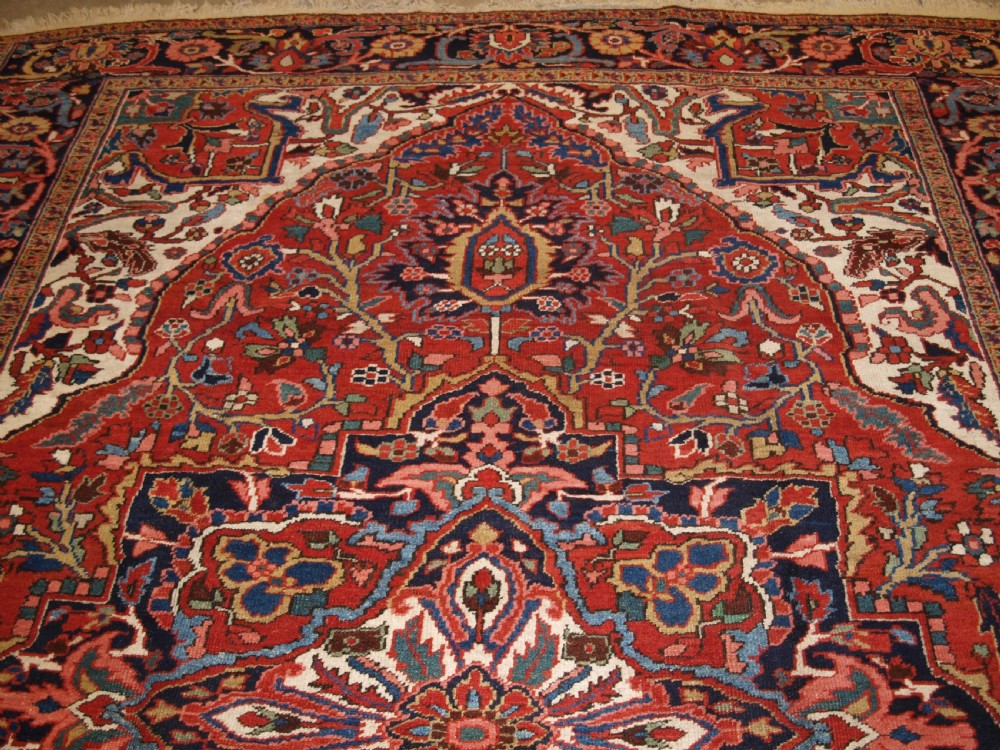 ANTIQUE PERSIAN HERIZ CARPET, SOFT TERRACOTTA RED FIELD, EXCELLENT CONDITION, CIRCA 1900/20. View IV