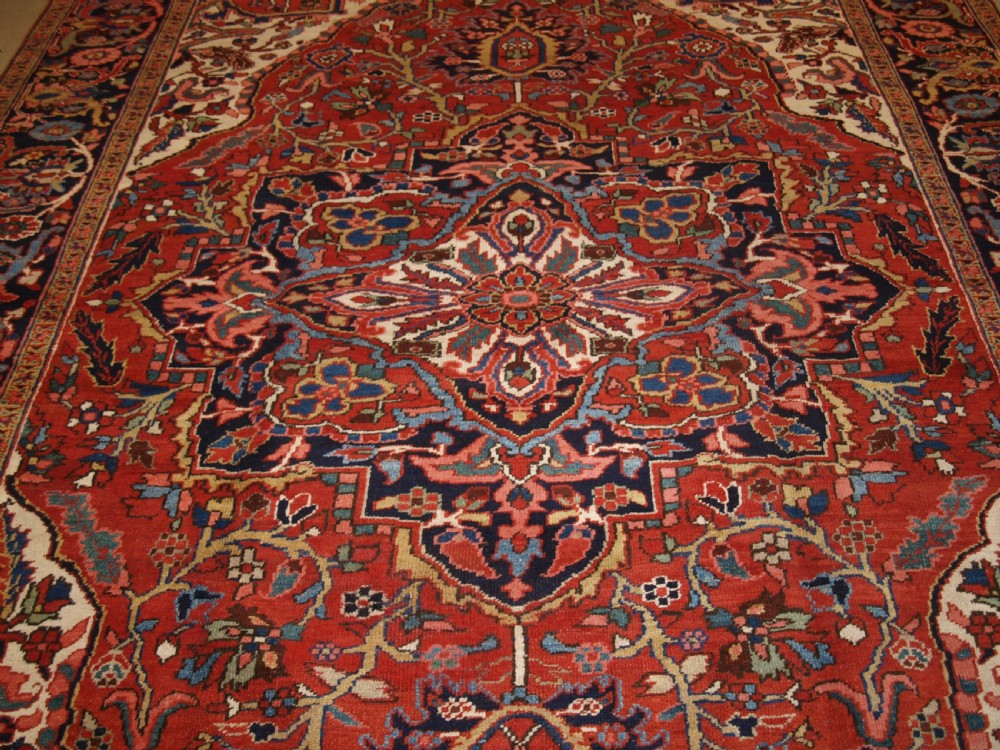 ANTIQUE PERSIAN HERIZ CARPET, SOFT TERRACOTTA RED FIELD, EXCELLENT CONDITION, CIRCA 1900/20. View V