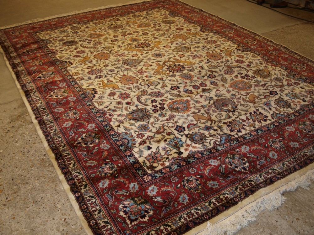 OLD PERSIAN TABRIZ CARPET WITH CLASSIC HUNTING DESIGN, EXCELLENT CONDITION, CIRCA 1920.