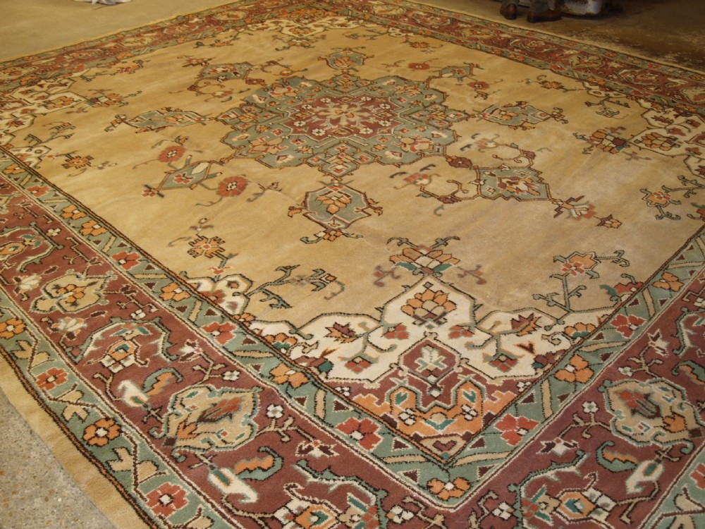 OLD TURKISH OUSHAK DESIGN CARPET, LARGE SIZE AND SOFT COLOURS, CIRCA 1920.