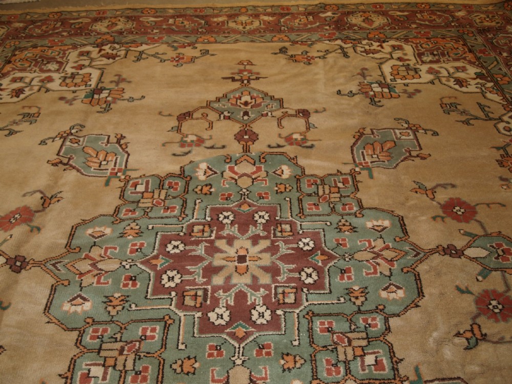 OLD TURKISH OUSHAK DESIGN CARPET, LARGE SIZE AND SOFT COLOURS, CIRCA 1920. View IV