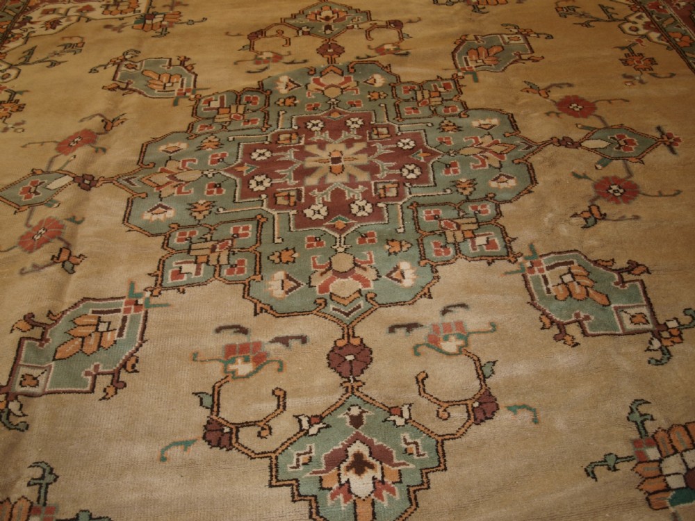 OLD TURKISH OUSHAK DESIGN CARPET, LARGE SIZE AND SOFT COLOURS, CIRCA 1920. View V
