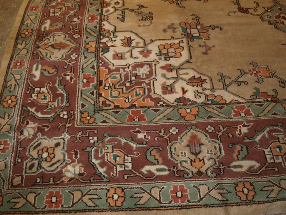 OLD TURKISH OUSHAK DESIGN CARPET, LARGE SIZE AND SOFT COLOURS, CIRCA 1920. View VII