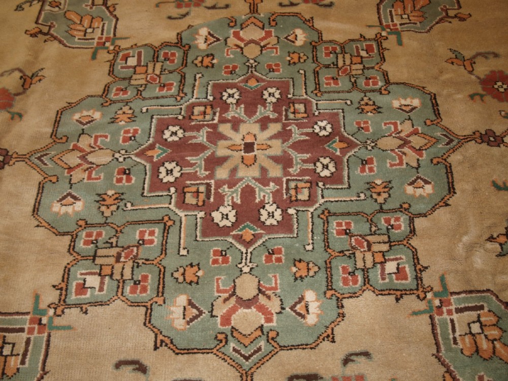 OLD TURKISH OUSHAK DESIGN CARPET, LARGE SIZE AND SOFT COLOURS, CIRCA 1920. View VIII