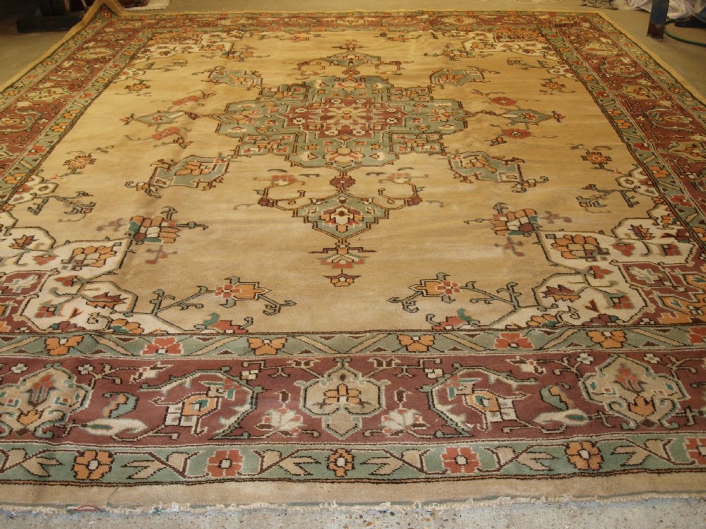 OLD TURKISH OUSHAK DESIGN CARPET, LARGE SIZE AND SOFT COLOURS, CIRCA 1920. View X