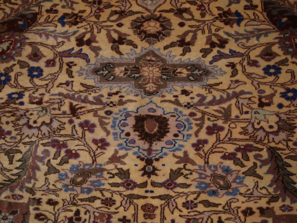 OLD TURKISH KAYSERI CARPET, SOFT COLOURS AND GOOD CONDITION, CIRCA 1920. View IX