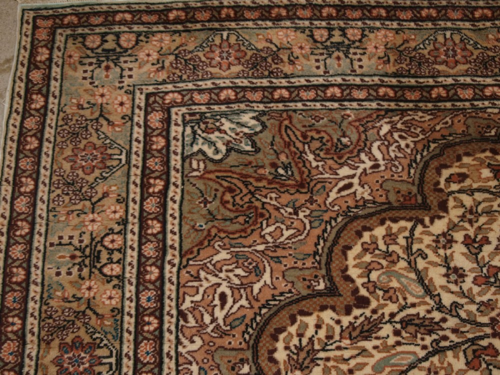 OLD TURKISH KAYSERI CARPET WITH LARGE MEDALLION DESIGN, GREAT CONDITION, CIRCA 1920. View II