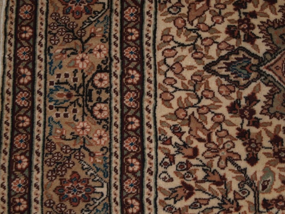 OLD TURKISH KAYSERI CARPET WITH LARGE MEDALLION DESIGN, GREAT CONDITION, CIRCA 1920. View III