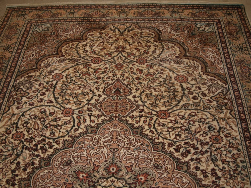 OLD TURKISH KAYSERI CARPET WITH LARGE MEDALLION DESIGN, GREAT CONDITION, CIRCA 1920. View IV