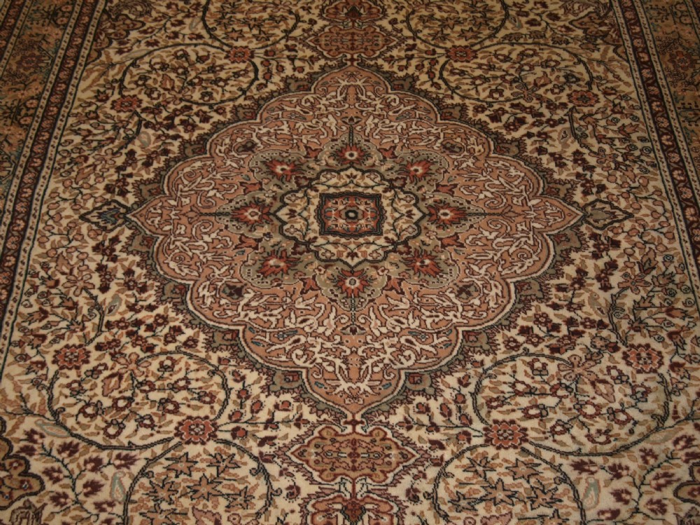 OLD TURKISH KAYSERI CARPET WITH LARGE MEDALLION DESIGN, GREAT CONDITION, CIRCA 1920. View V