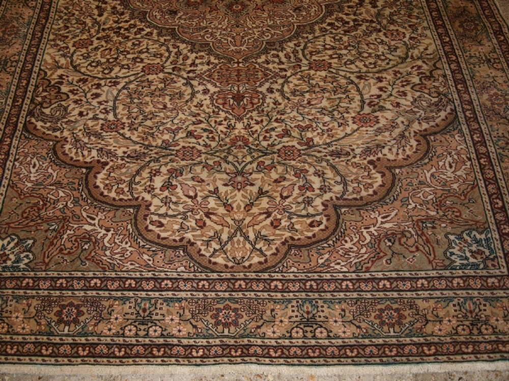OLD TURKISH KAYSERI CARPET WITH LARGE MEDALLION DESIGN, GREAT CONDITION, CIRCA 1920. View VI