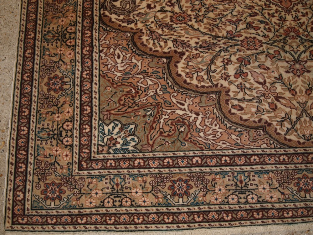 OLD TURKISH KAYSERI CARPET WITH LARGE MEDALLION DESIGN, GREAT CONDITION, CIRCA 1920. View VII