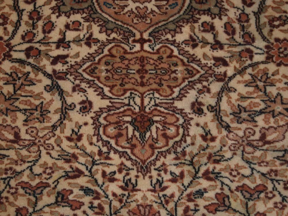 OLD TURKISH KAYSERI CARPET WITH LARGE MEDALLION DESIGN, GREAT CONDITION, CIRCA 1920. View VIII