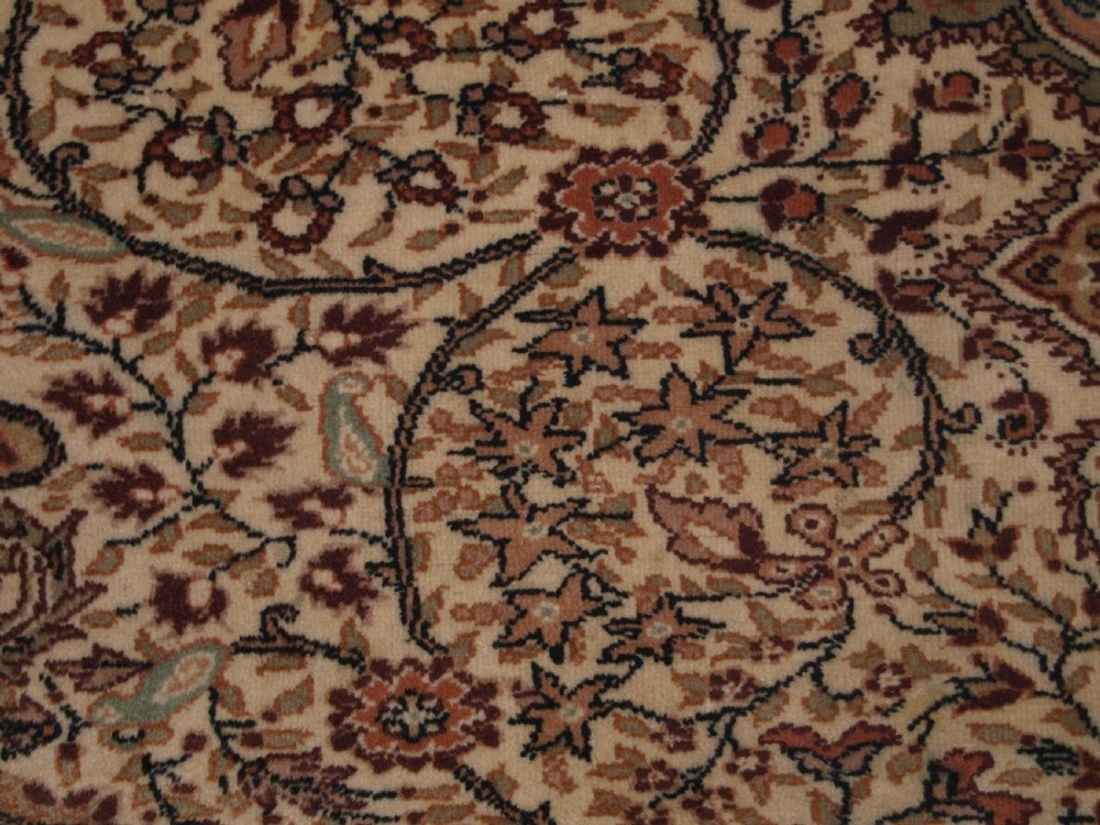 OLD TURKISH KAYSERI CARPET WITH LARGE MEDALLION DESIGN, GREAT CONDITION, CIRCA 1920. View IX