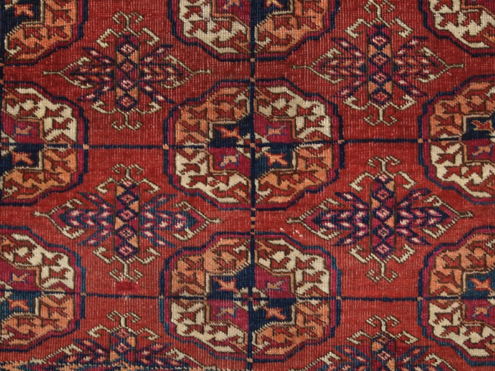 ANTIQUE TEKKE TURKMEN RUG OF SMALL SIZE, GOOD COLOUR, LATE 19TH CENTURY. View VIII
