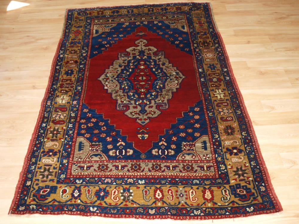 ANTIQUE TURKISH TASPINAR VILLAGE RUG, OUTSTANDING EXAMPLE IN SUPERB CONDITION, CIRCA 1900. View II