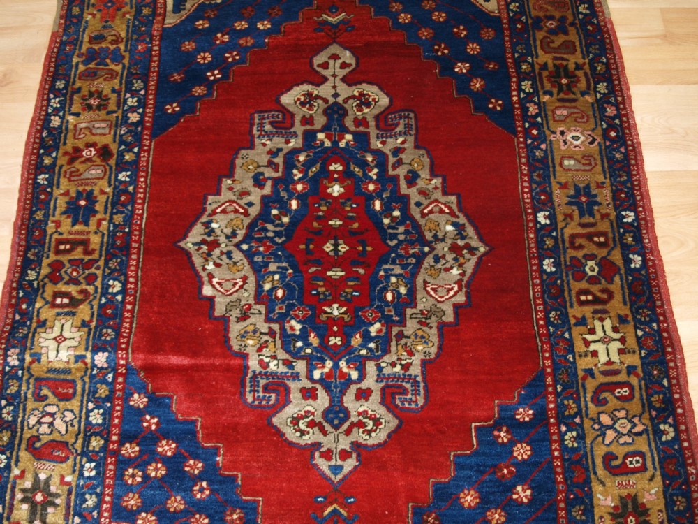 ANTIQUE TURKISH TASPINAR VILLAGE RUG, OUTSTANDING EXAMPLE IN SUPERB CONDITION, CIRCA 1900. View V