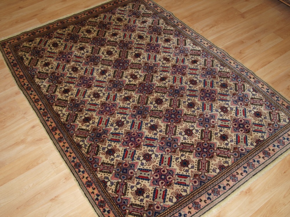 OLD TURKISH KAYSERI RUG WITH LATTICE DESIGN, FINE WEAVE AND SOFT COLOUR, CIRCA 1920. View II