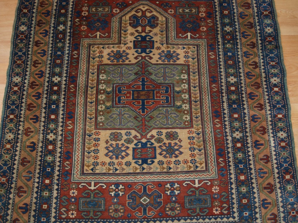 ANTIQUE CAUCASIAN DERBENT PRAYER RUG IN CLASSIC KAZAK PRAYER DESIGN, CIRCA 1900. View IV