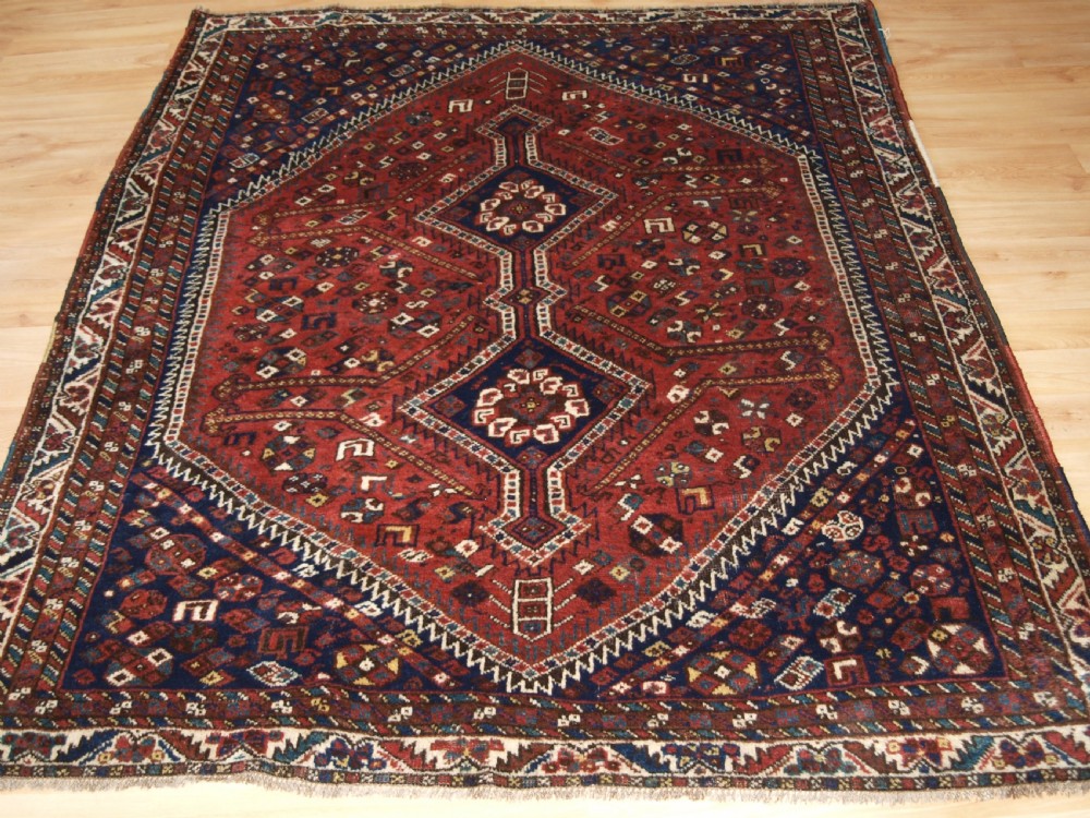 OLD SHIRAZ REGION RUG, TRIBAL DESIGN, CIRCA 1920.